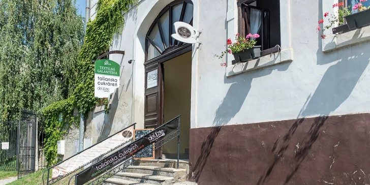 Originál talianske pečivo alebo torty vo vintage cukrárni