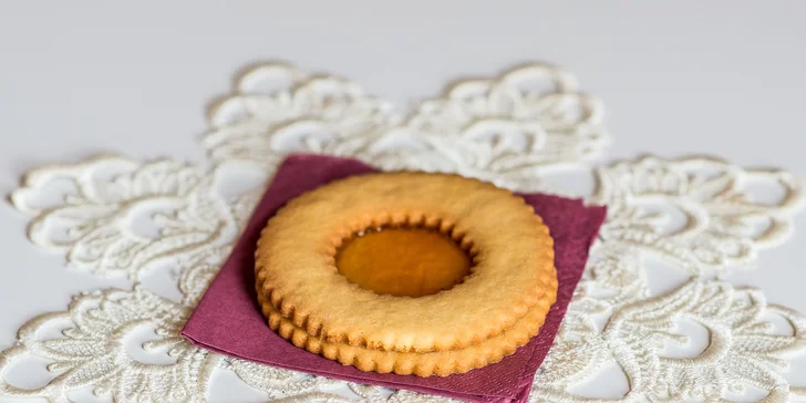 Originál talianske pečivo alebo torty vo vintage cukrárni