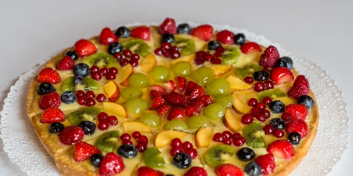 Originál talianske pečivo alebo torty vo vintage cukrárni