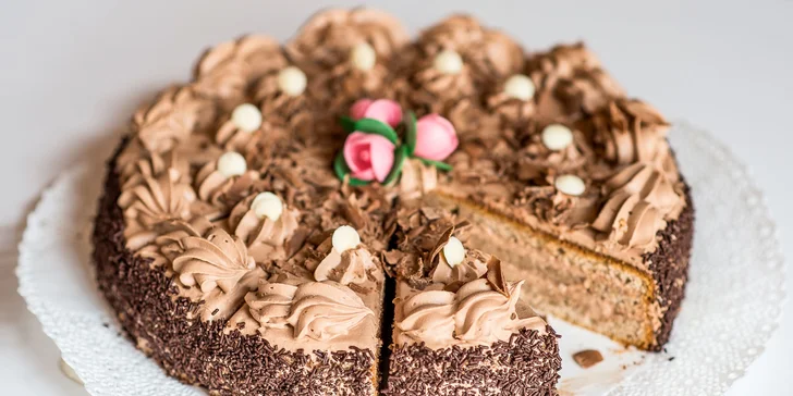 Originál talianske pečivo alebo torty vo vintage cukrárni