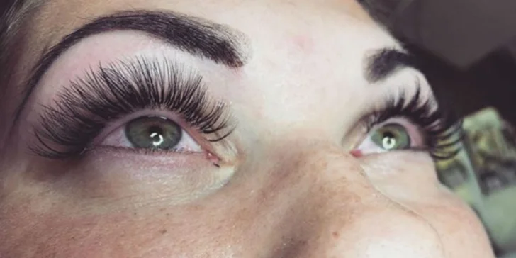 Luxusný pohľad s aplikáciou 3D až 7D mihalníc či trsov alebo poukaz