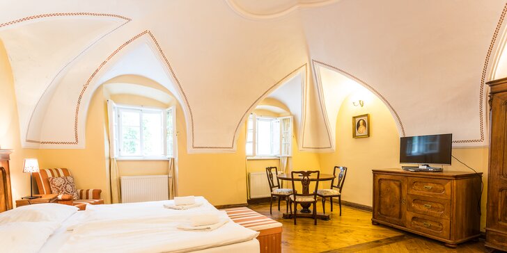 Romantický pobyt s wellness v historickom centre Banskej Štiavnice v penzióne Cosmpolitan II.
