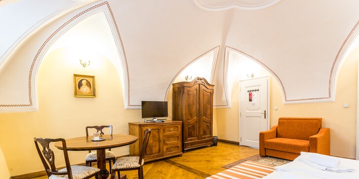 Romantický pobyt s wellness v historickom centre Banskej Štiavnice v penzióne Cosmpolitan II.