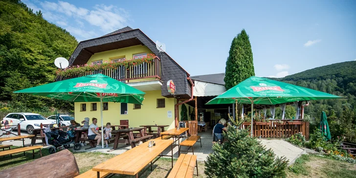 Kačka na karamelizovaných jablkách a červenej kapuste s domácimi lokšami
