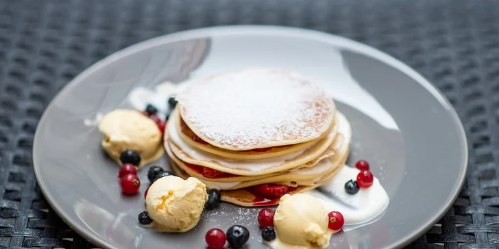 Chutná palacinka, povzbudzujúca káva