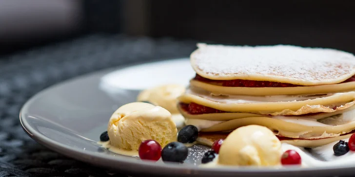 Chutná palacinka, povzbudzujúca káva