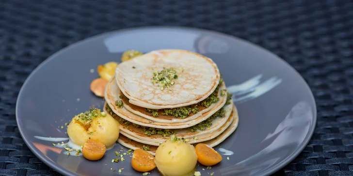Chutná palacinka, povzbudzujúca káva