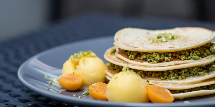 Chutná palacinka, povzbudzujúca káva