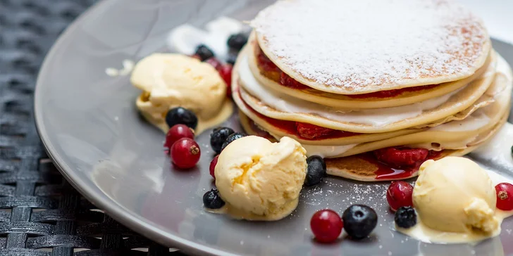 Chutná palacinka, povzbudzujúca káva