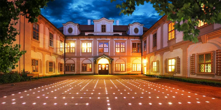 Zámocký pobyt: park s unikátnym labyrintáriom, polpenzia aj bazén a sauna