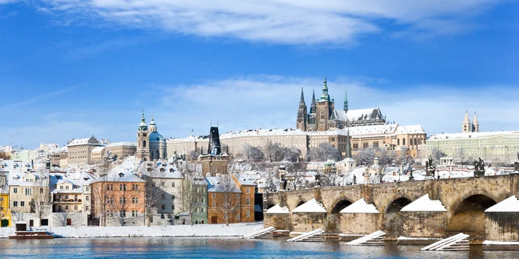 Stovežatá Praha vo svetle vianočných svetielok a muzikál Muž so železnou maskou