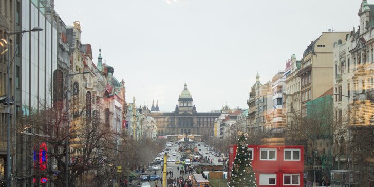 Stovežatá Praha vo svetle vianočných svetielok a muzikál Muž so železnou maskou