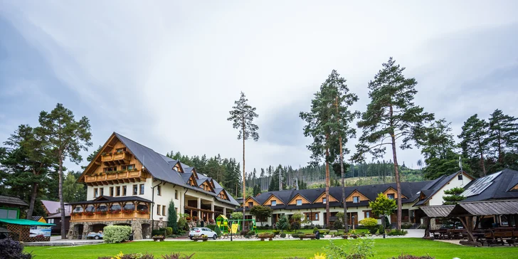 Vychýrený Slanícky dvor s privátnym wellness, bazénmi a aktivitami na brehu Oravskej priehrady + zľavami do Aquaparku