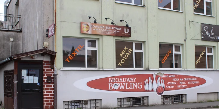 1 či 2 hodiny bowlingu aj s pizzou až pre 10 osôb