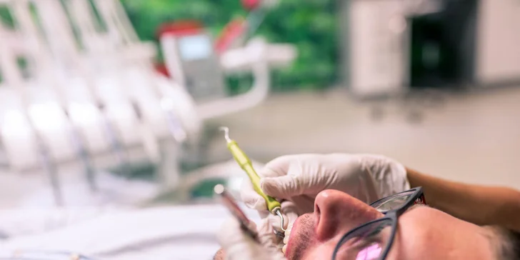 Dentálna hygiena so vstupnou prehliadkou a bielenie zubov v Dental club Košice