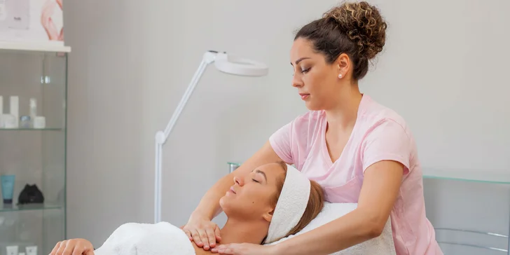 Rozjasňujúce ošetrenie so sérom s vitamínom C a wellness rúk