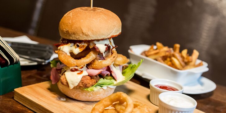 Toto pribraté kilo si vyčítať nebudete: veľký burger s hranolčekmi + odmena pre najväčších jedákov