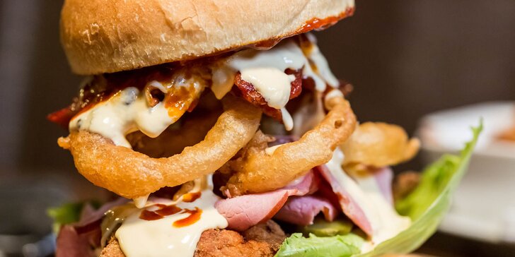 Toto pribraté kilo si vyčítať nebudete: veľký burger s hranolčekmi + odmena pre najväčších jedákov