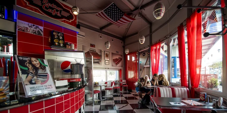 Americký Double Las Vegas burger s hranolčekmi a bezodným nápojom
