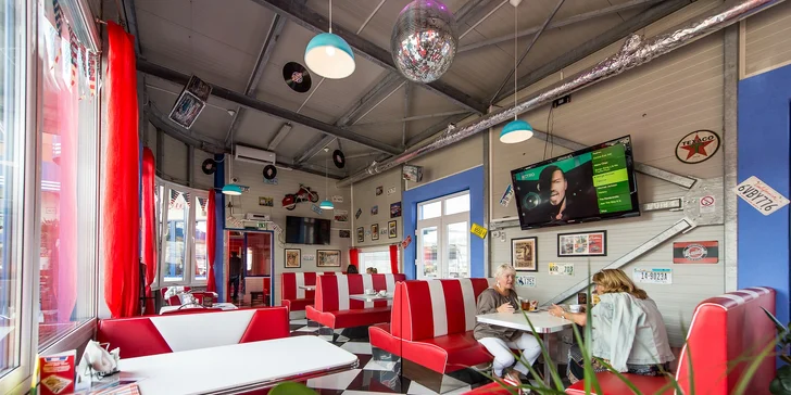 Americký Double Las Vegas burger s hranolčekmi a bezodným nápojom