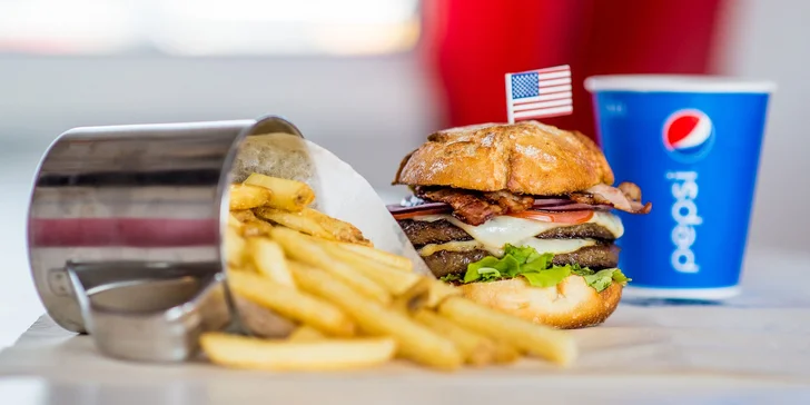 Americký Double Las Vegas burger s hranolčekmi a bezodným nápojom