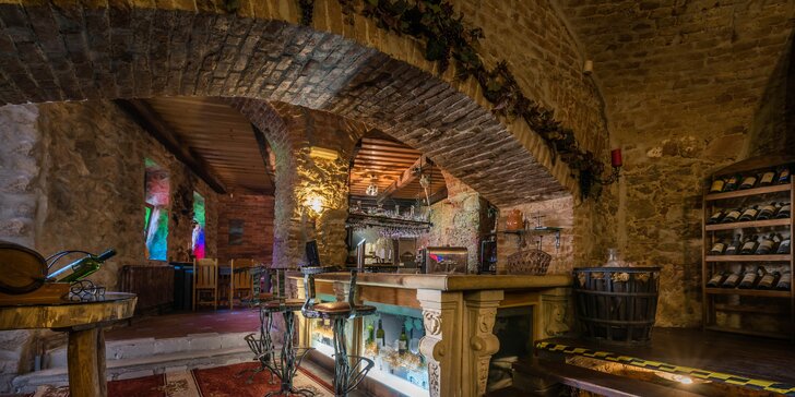 Romantický pobyt v kaštieli s vínom vlastnej produkcie a skvelým jedlom