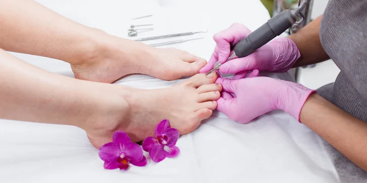 Profesionálna wellness alebo expres pedikúra s termo zábalom