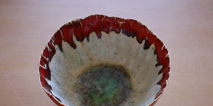 Vyrobte si vlastný hrnček na kurze keramiky a glazovania!