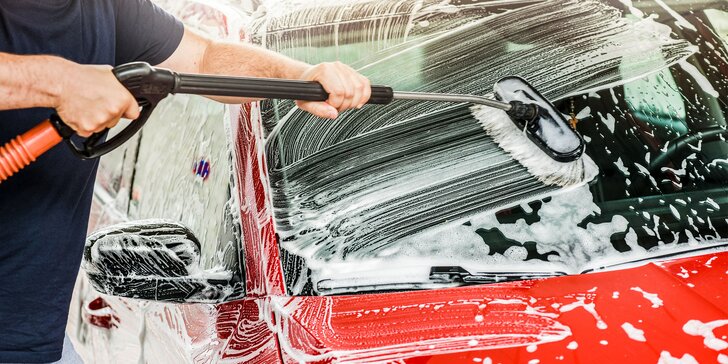 Ručné umývanie exteriéru a čistenie interiéru vášho auta