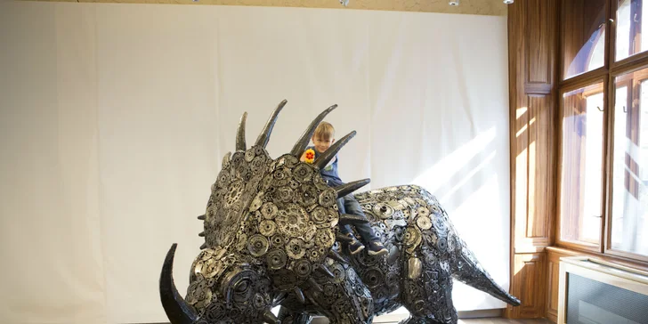 Galéria oceľových figurín: Filmoví hrdinovia, celebrity, dinosaury aj autá