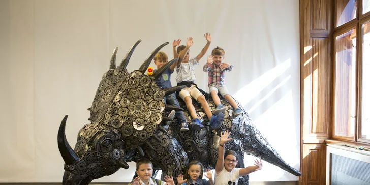 Galéria oceľových figurín: Filmoví hrdinovia, celebrity, dinosaury aj autá