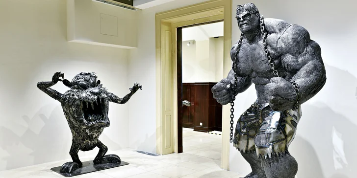 Galéria oceľových figurín: Filmoví hrdinovia, celebrity, dinosaury aj autá