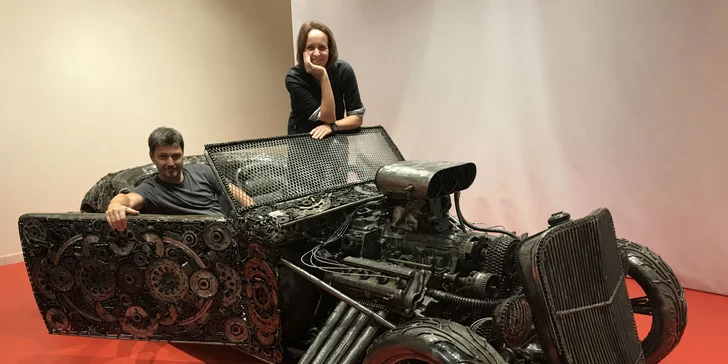 Galéria oceľových figurín: Filmoví hrdinovia, celebrity, dinosaury aj autá