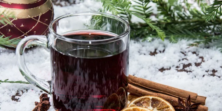 Adventná plavba centrom Prahy s koledami a pečivom či večerou pri sviečkach