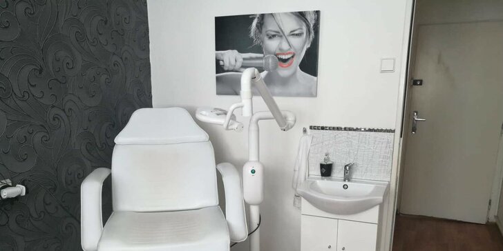 Žiarivo biely úsmev s laserovým bielením zubov + výhodná novinka pre 2 osoby