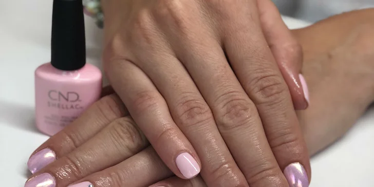 Spevnenie nechtov bio pokrytím alebo CND Shellac na rukách či nohách