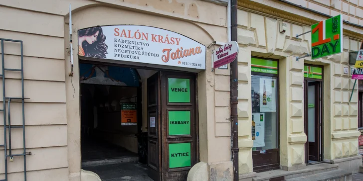 Krásne upravené chodidlá s mokrou pedikúrou