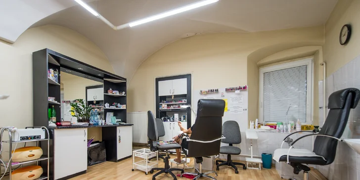 Krásne upravené chodidlá s mokrou pedikúrou