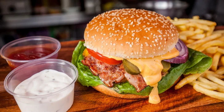 Šťavnatý burger, hotdog či yufka