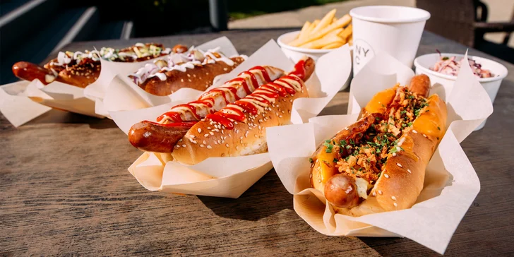 NYC Corner hot dog s hranolčekmi alebo coleslaw šalátom a nápojom
