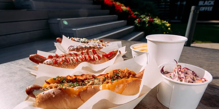 NYC Corner hot dog s hranolčekmi alebo coleslaw šalátom a nápojom
