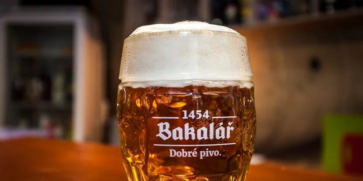 Pivo Bakalář alebo čierne lávové pivo Bernard