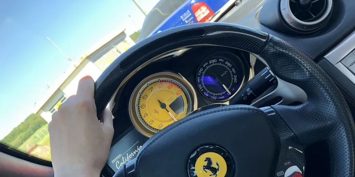 Zážitok vo Ferrari, Lamborghini, McLarene a Porsche.