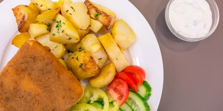 Domáci vyprážany syr z hriňovskej koliby so zemiakmi