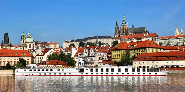 Romantický pobyt s polpenziou na palube lode v centre Prahy