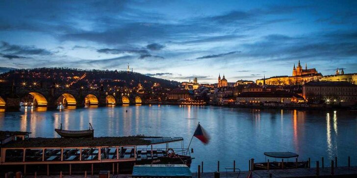 Romantický pobyt s polpenziou na palube lode v centre Prahy