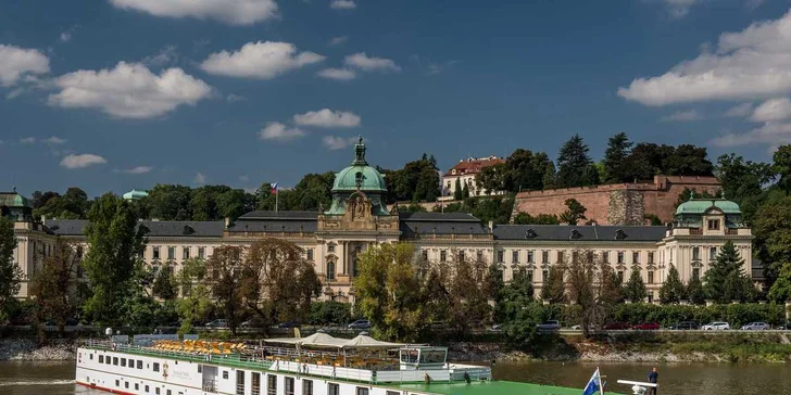 Romantický pobyt s polpenziou na palube lode v centre Prahy