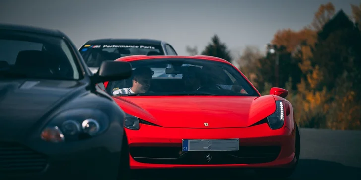 Adrenalínová jazda na okruhu Hradec Králové na luxusných autách Ferrari, Porsche, Aston Martin,McLaren, BMW alebo Lamborghini! Palivo v cene!