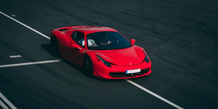 Adrenalínová jazda na okruhu Hradec Králové na luxusných autách Ferrari, Porsche, Aston Martin,McLaren, BMW alebo Lamborghini! Palivo v cene!
