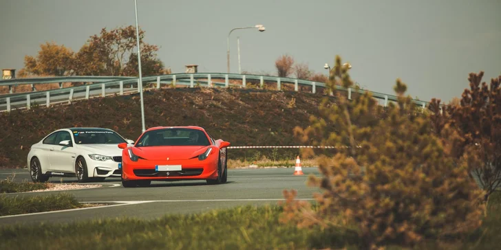 Adrenalínová jazda na okruhu Hradec Králové na luxusných autách Ferrari, Porsche, Aston Martin,McLaren, BMW alebo Lamborghini! Palivo v cene!